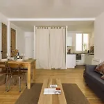 By Homy Apartment *