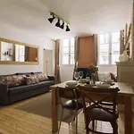 By Homy Apartment *